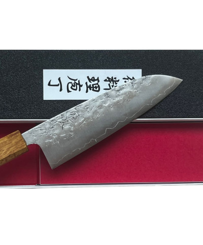 Detalle del acabado artesanal Washiji antiadherente en la hoja del cuchillo Tsunehisa